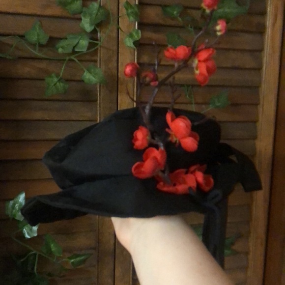 This is a Hu tao cosplay from Genshin impact - Picture 3 of 5